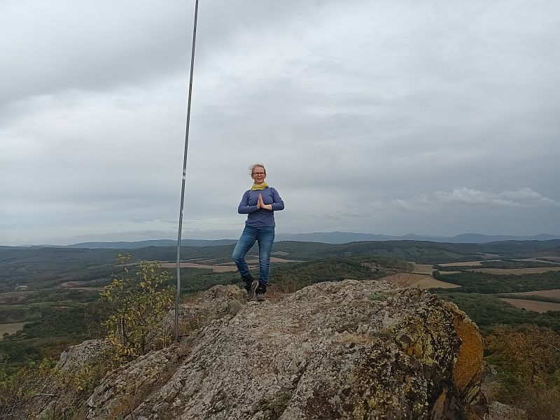 A Szanda vár romjai és a Megvilágosodás Sztúpa