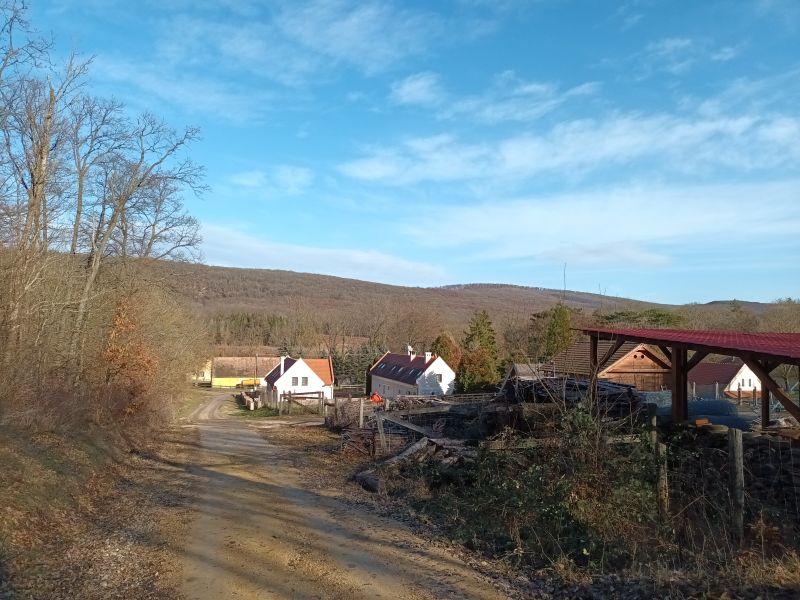 Alsópere