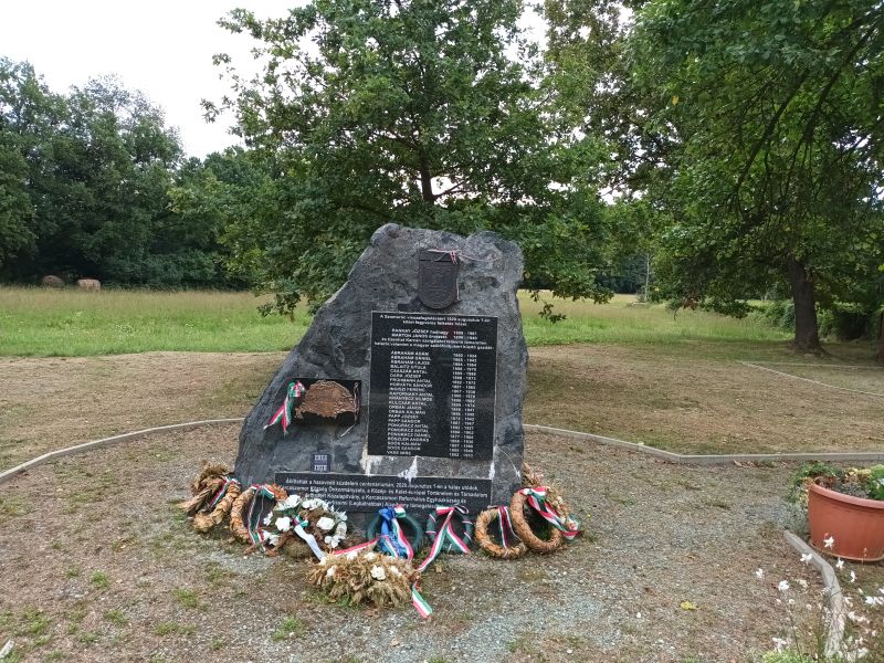 Kercaszomor emlékmű